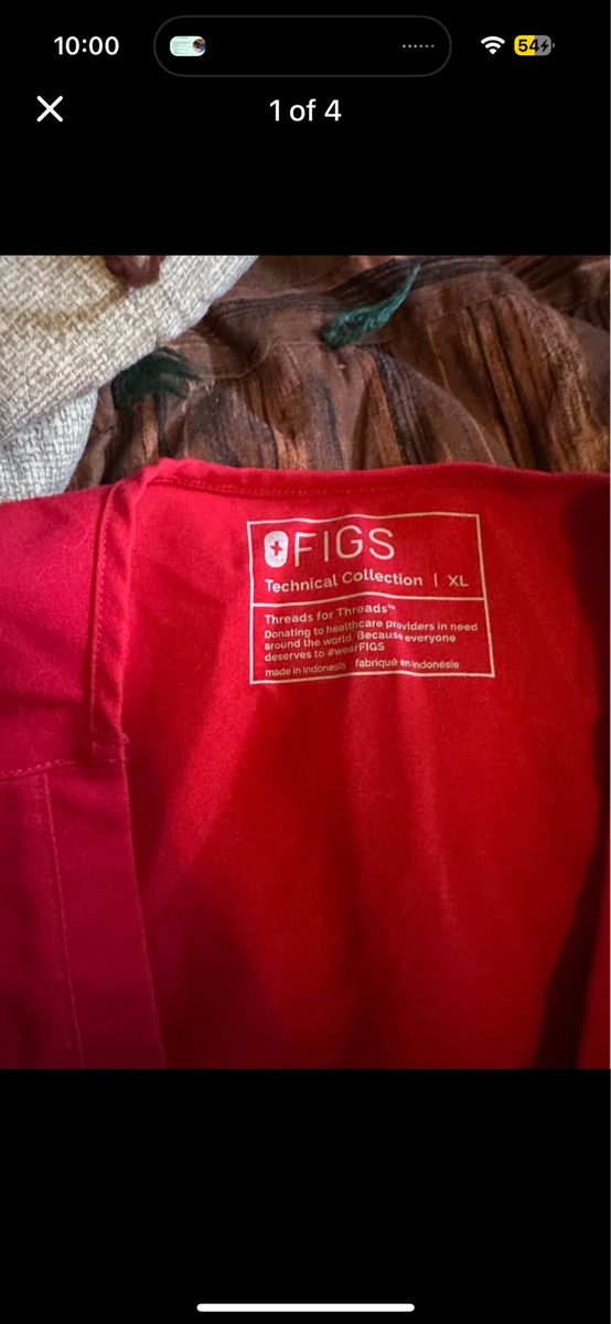 XL figs top and bottom red