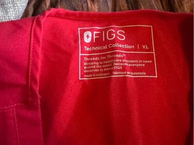 XL figs top and bottom red