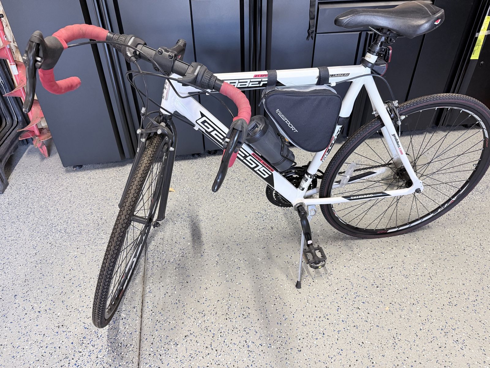Genesis Saber 700 Road Bike White/Black 21-Speed with Frame Bag