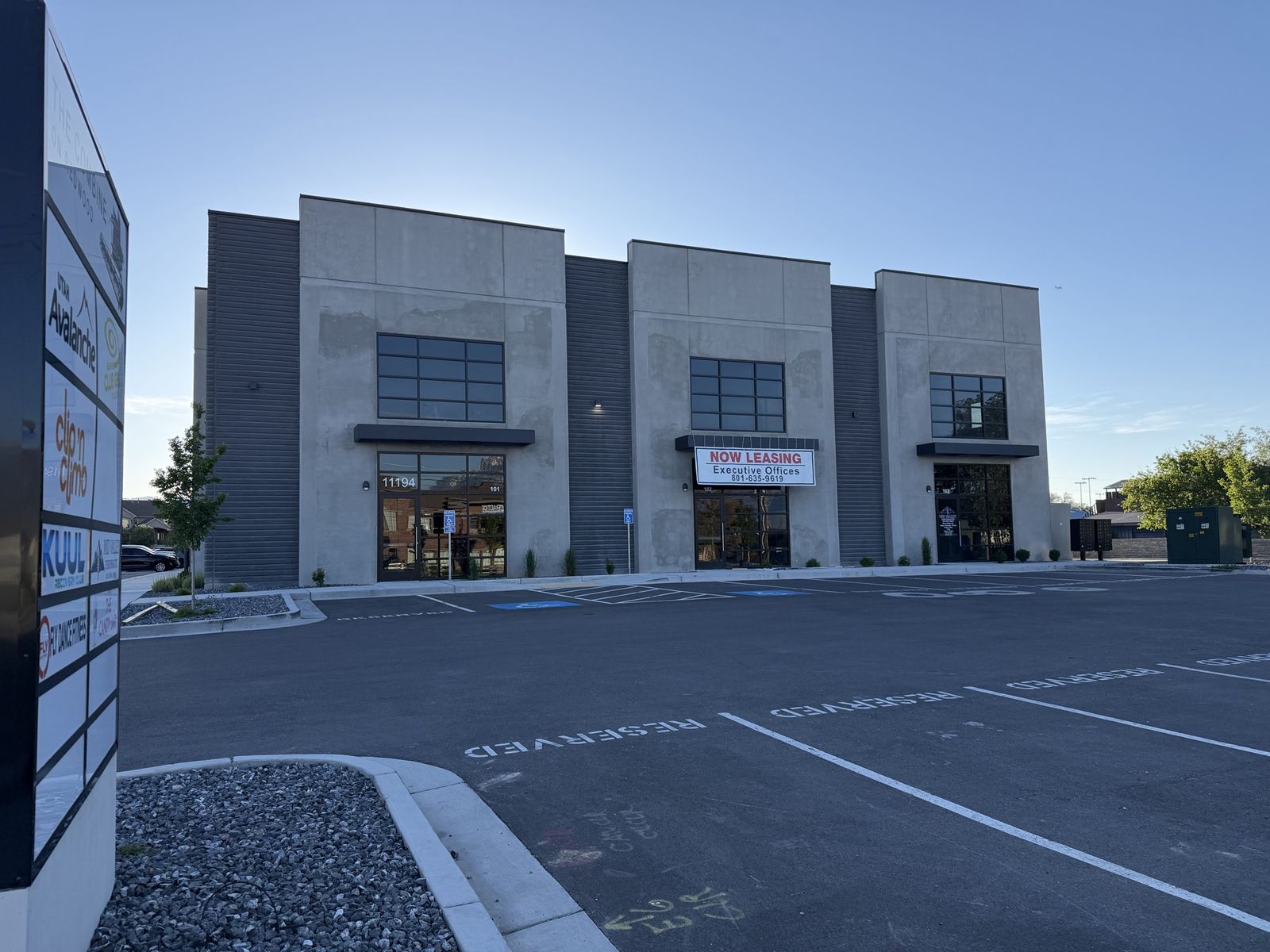 South Jordan Executive Office w/Golf and Picklebal