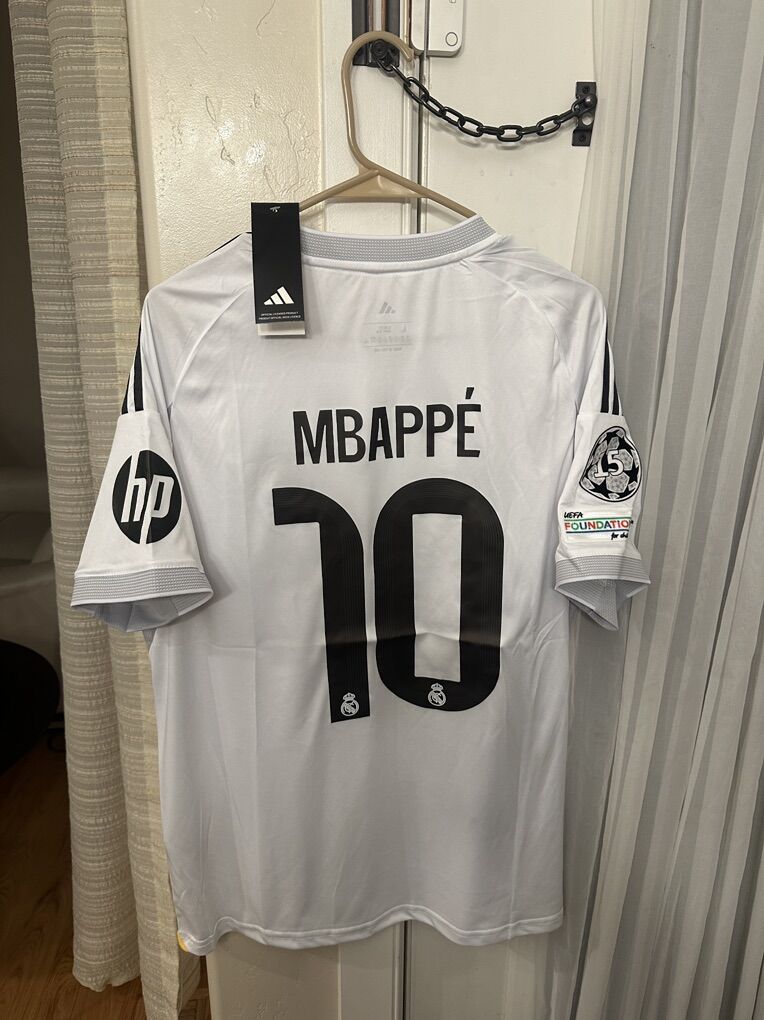 Real Madrid Soccer Jersey size Medium Mbappe 10
