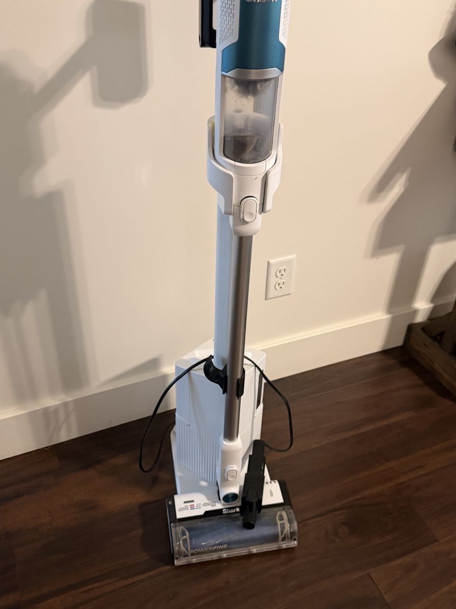 Shark Cordless Stick Vacuum with PowerFins & Self-Empty Base