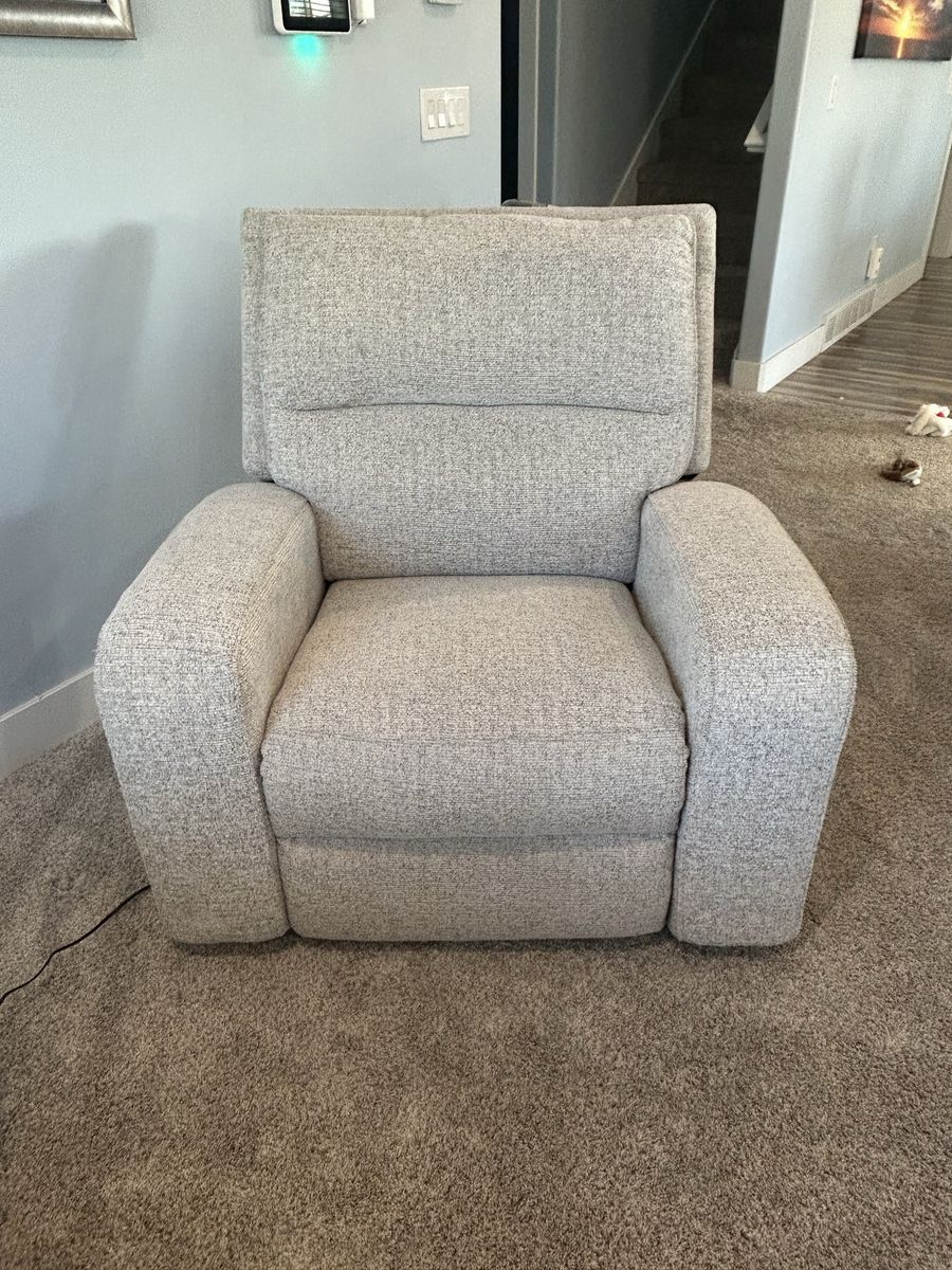 Brooks Power Zero Gravity Recliner - Excellent Condition.
