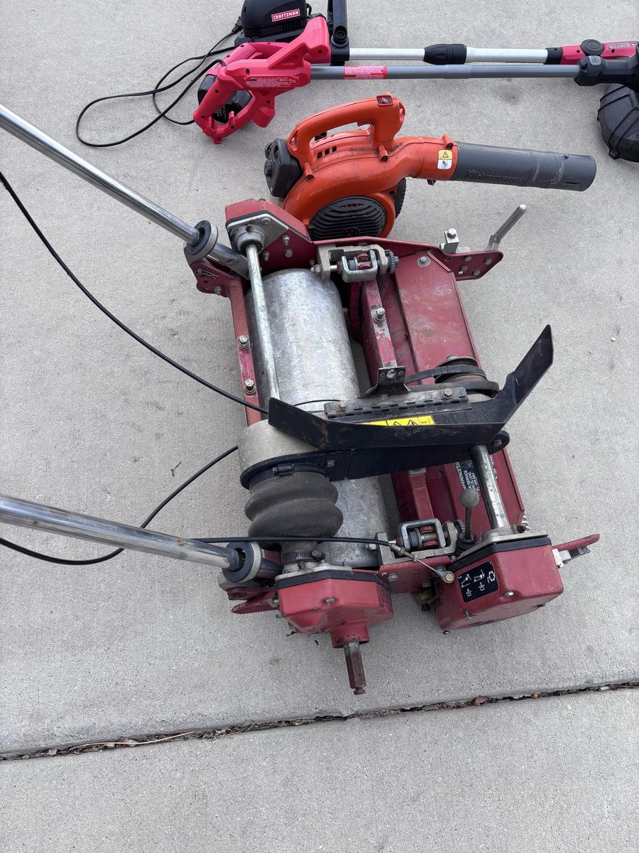Toro GreensMaster 1000 Red Walk behind reel mower