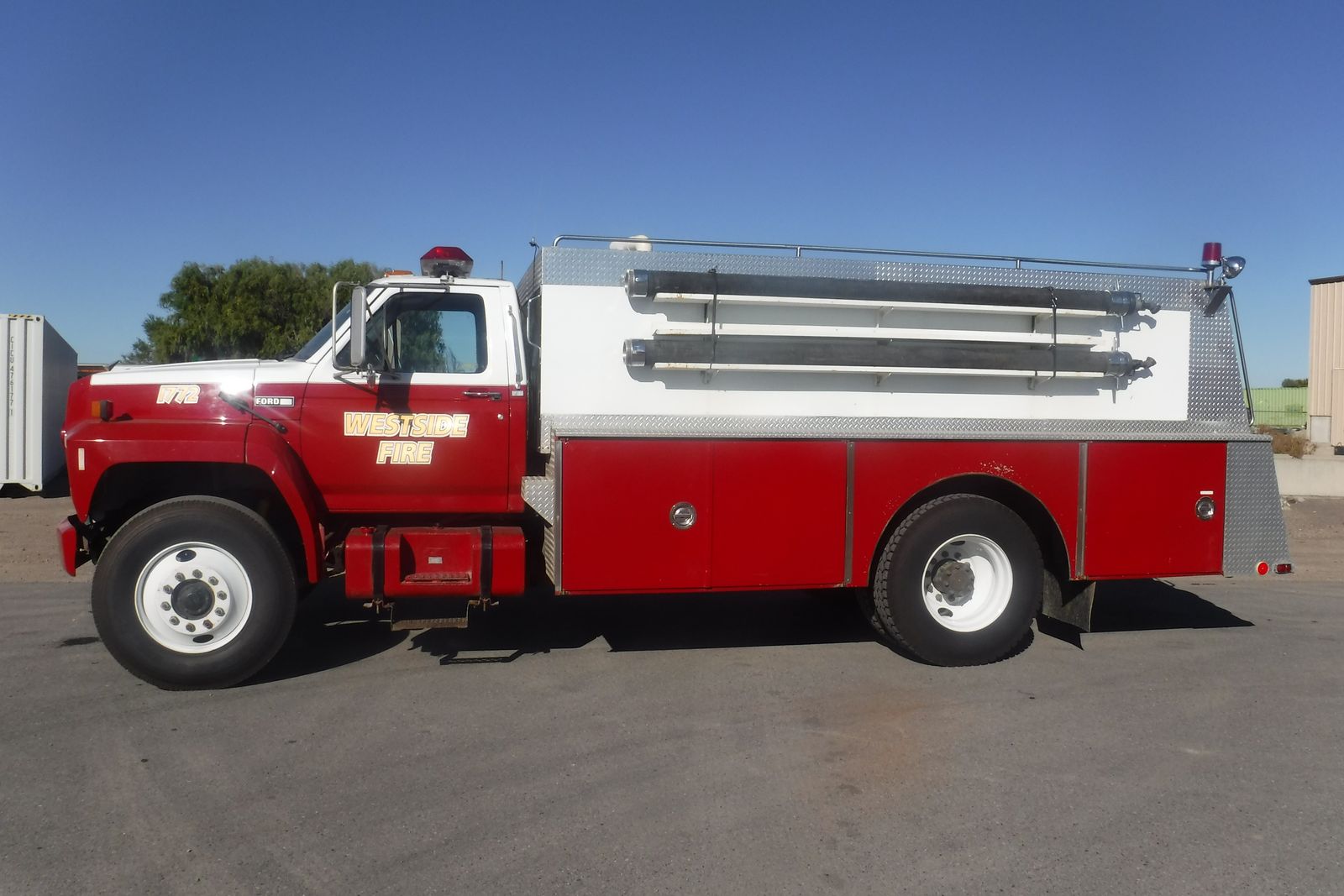 1988 Ford F800 Wild Land Fire engine nurse truck 2500 Gallon