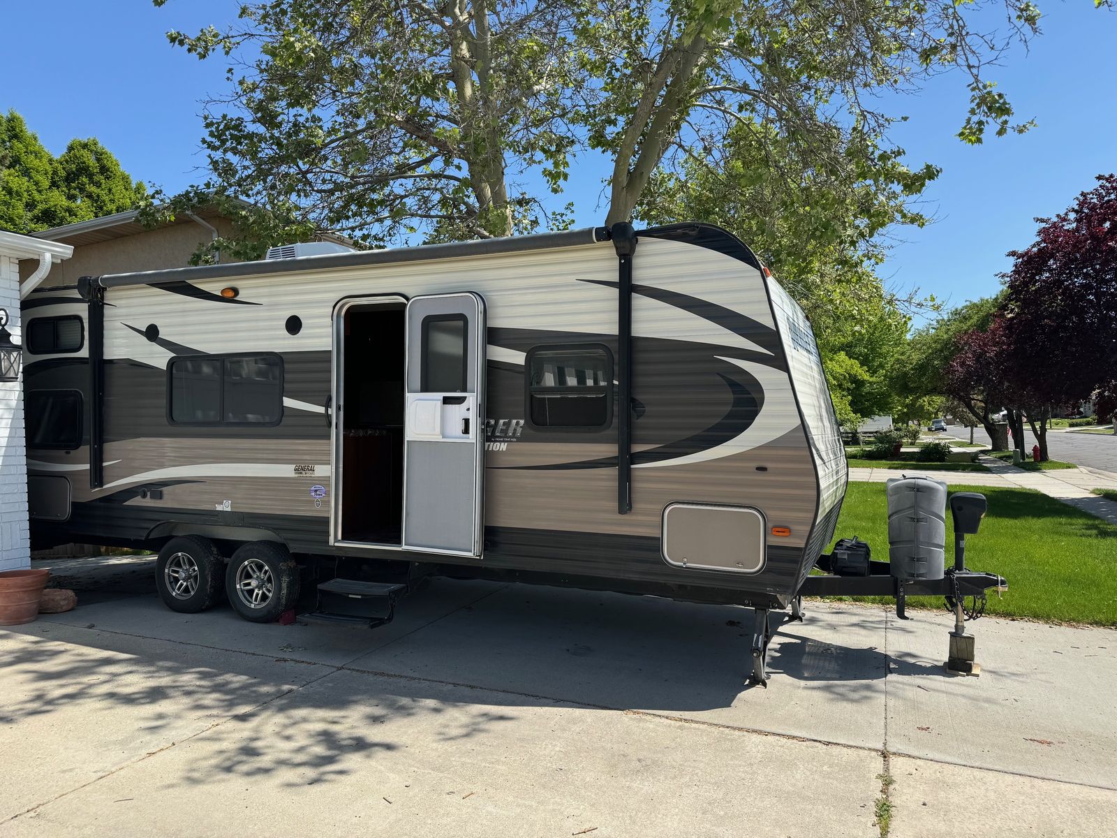 FOR SALE: 2014 Prime Time Avenger 26ft Bunkhouse Travel Trailer – $13,000 OBO