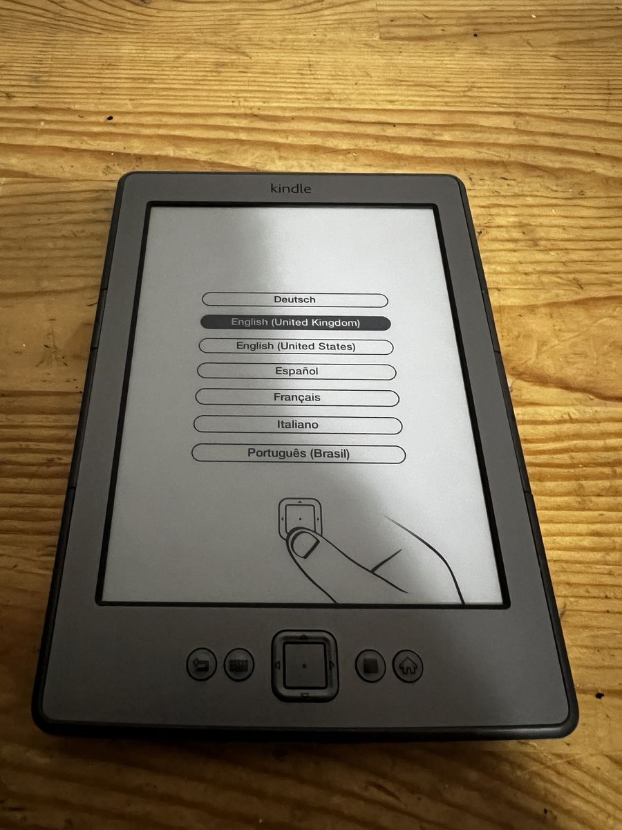 Amazon Kindle 4th Generation, 2GB Black Tablet e-book Reader D01100