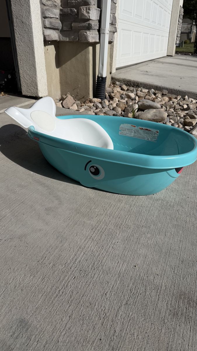 Baby bath tub
