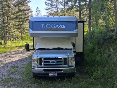 2008 Fleetwood Tioga Class C Motor Home - 31ft, Low Mileage, Excellent Condition