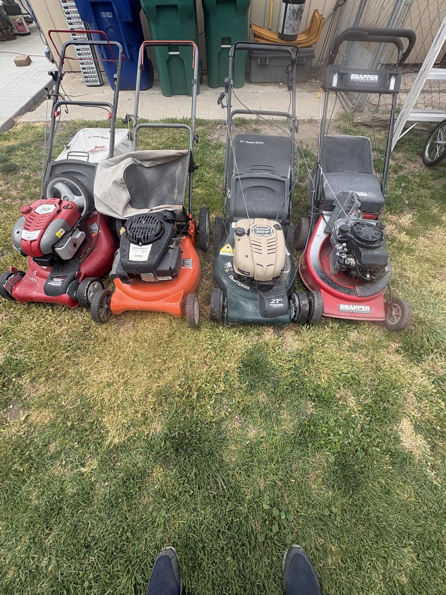 4 lawn mowers for sale ( all need to be repaired )