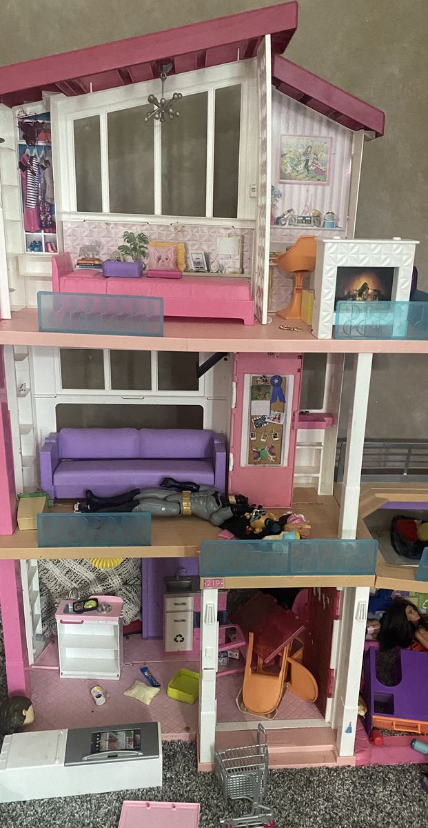 Barbie house & furniture