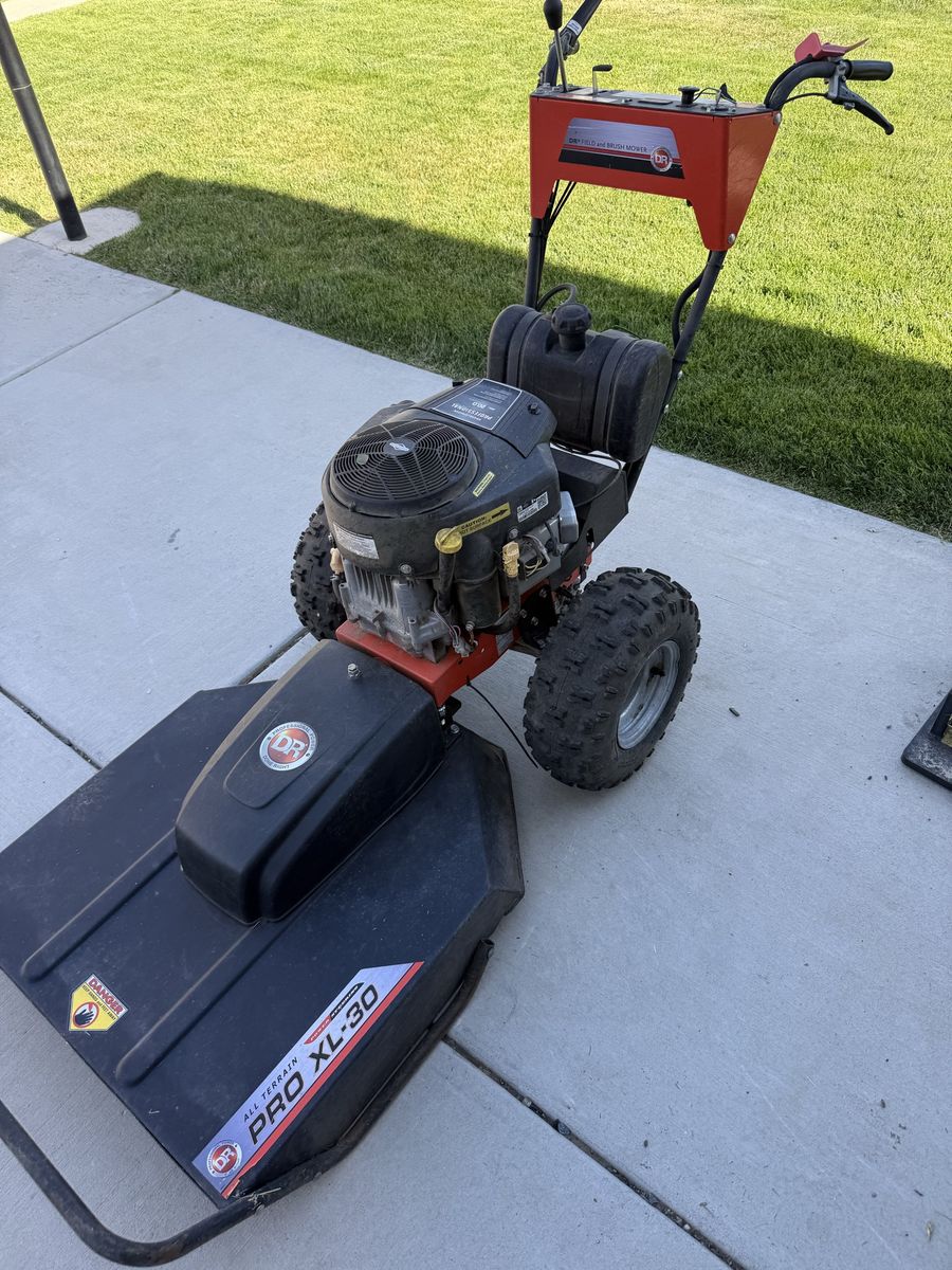 DR Field and Brush Mower PRO XL-30 All Terrain Power Steering Briggs & Stratton 20.0 HP 656cc