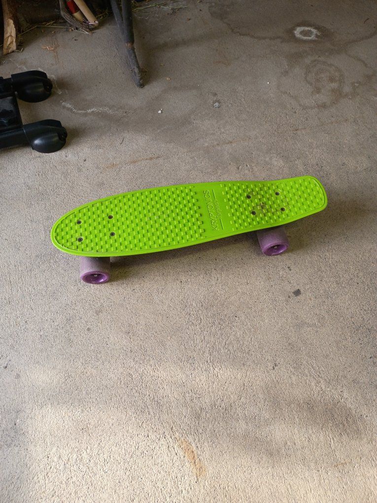 Kryptonics Torpedo Series 22" Cruiser Skateboard - Green Deck, Purple Wheels