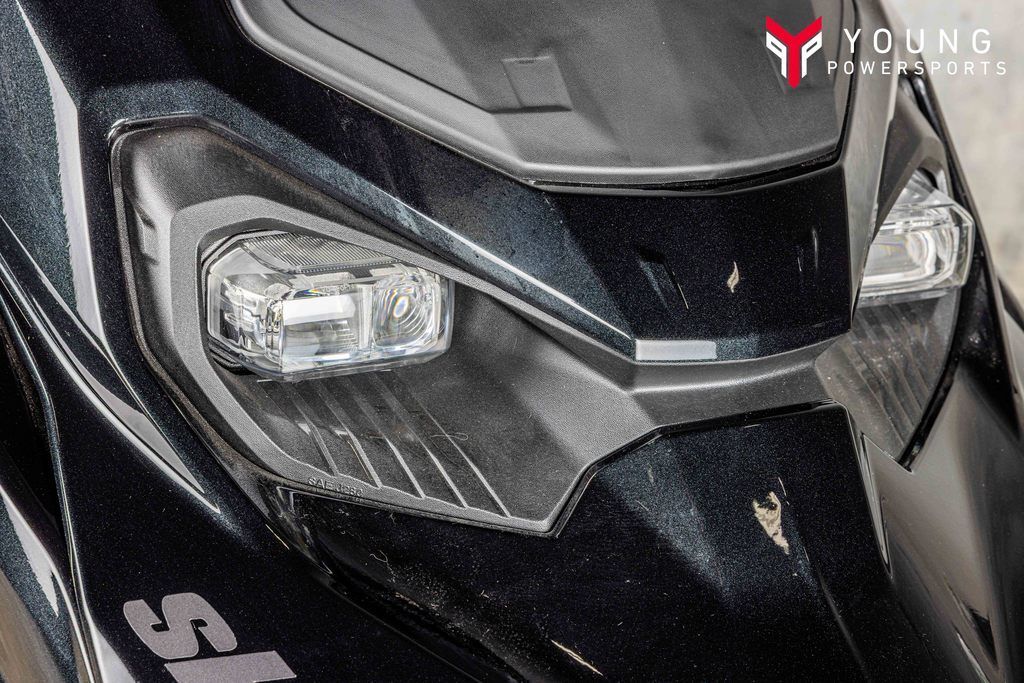 2025 Ski-Doo Summit® Adrenaline® with Edge Package 850 E-TEC 154 SS H_Alt Powder 3.0_Bla