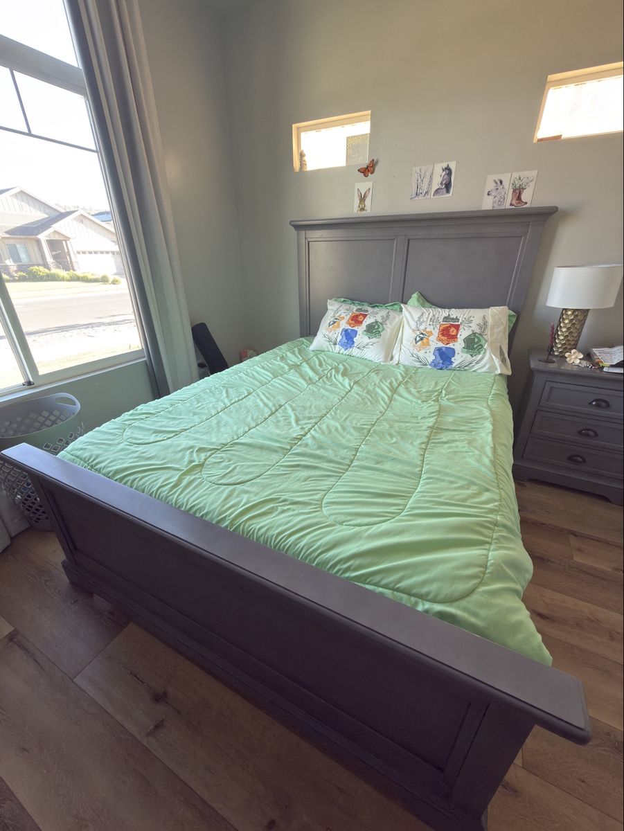 Queen bed set