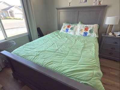 Queen bed set