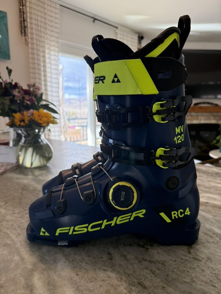 Fischer RC4 MV 120 BOA Ski boots 28.5 LIKE NEW