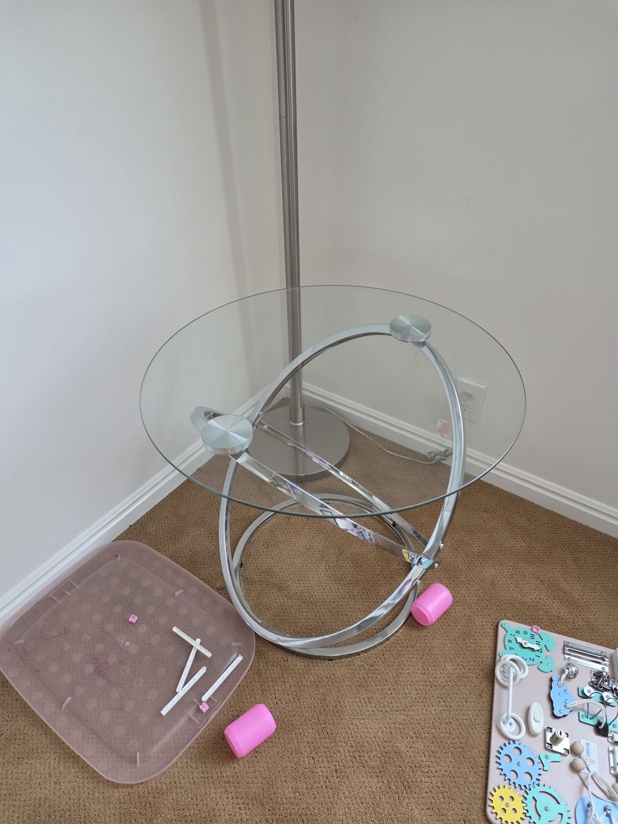 Corner tables