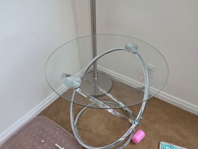 Corner tables