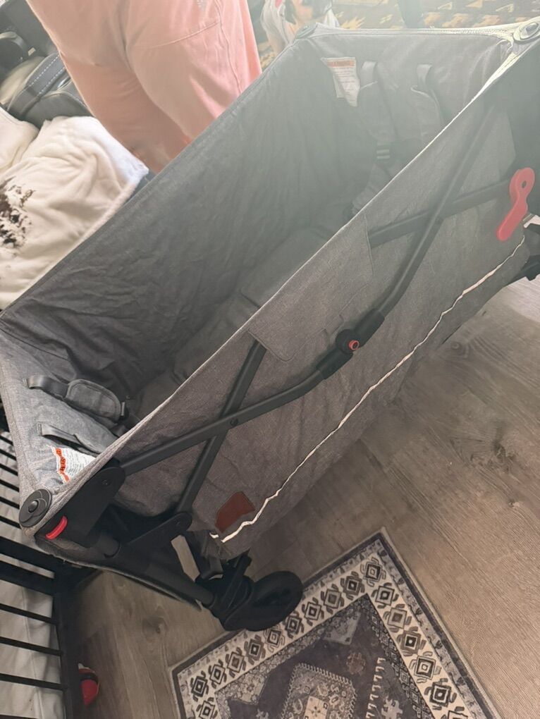 Stroller/wagon With Seatbelts