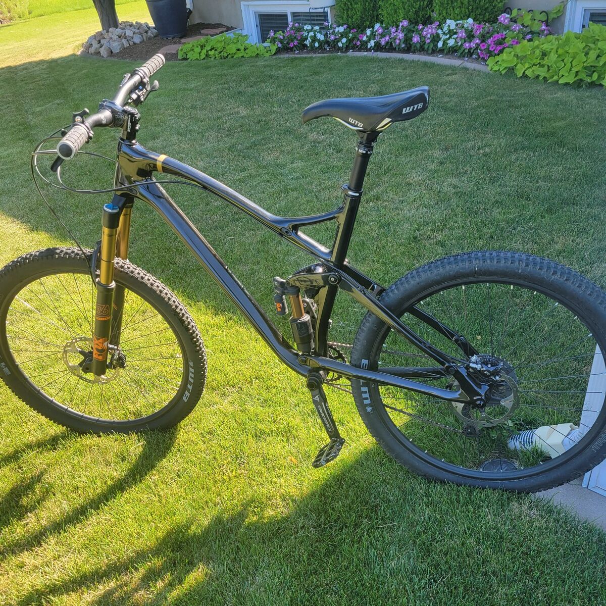 Full Suspension Mountain Bike