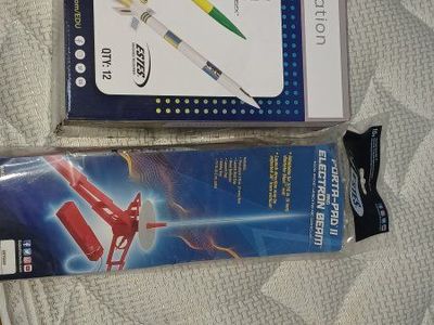 Estes Alpha III 12-Pack Model Rocket Kit & Porta-Pad II Electron Beam Launch Pad New Ages 10+