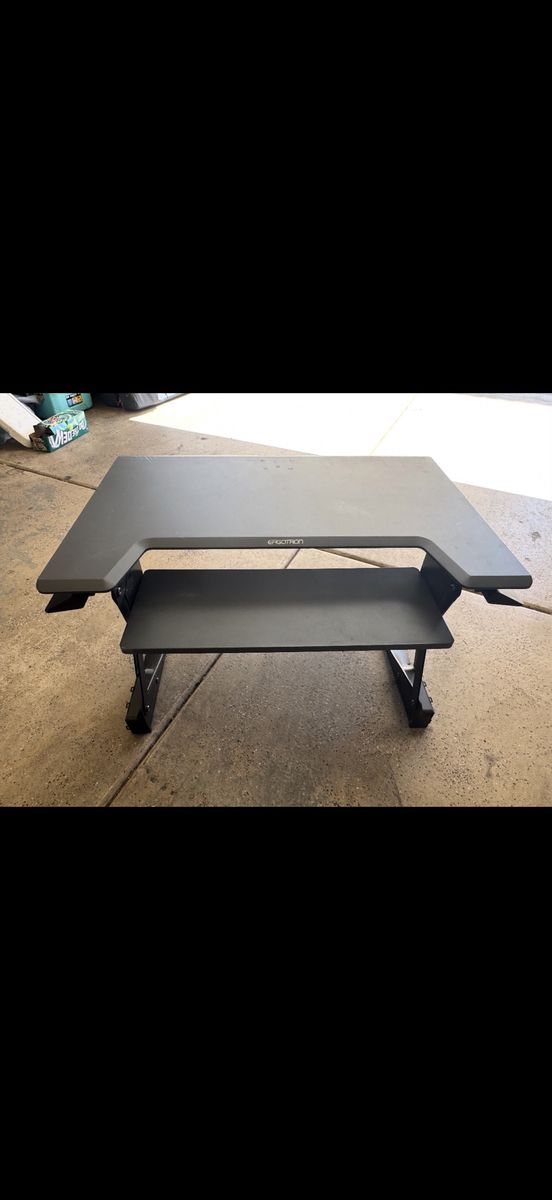 Standing desk