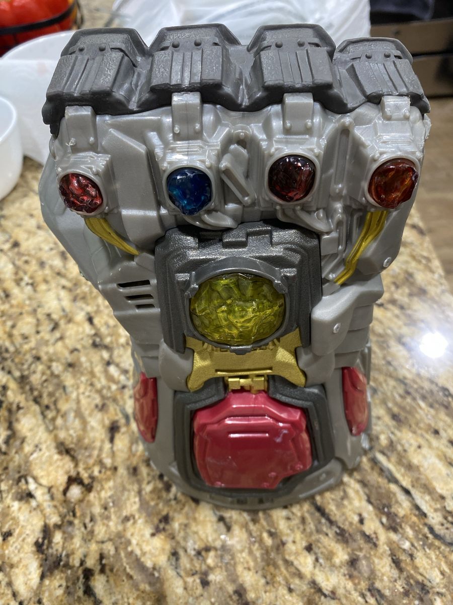 Marvel Avengers Endgame Electronic Gauntlet with Lights & Sounds, Infinity War Roleplay Toy