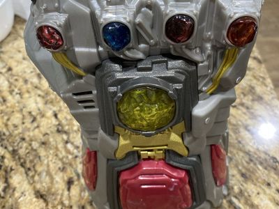 Marvel Avengers Endgame Electronic Gauntlet with Lights & Sounds, Infinity War Roleplay Toy