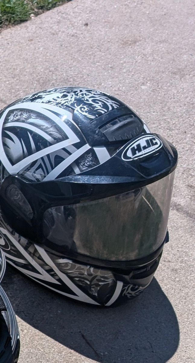 HJC Full-Face Motorcycle Helmet - Black/White/Gray Graphic Design, Tinted Visor