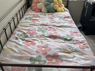 3 Pc Duvet Cover Set And Flower Pillows