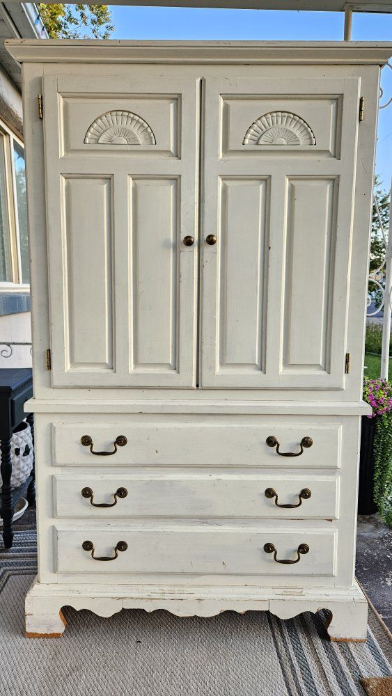 Armoire 22" deep x 66" tall x 40" wide