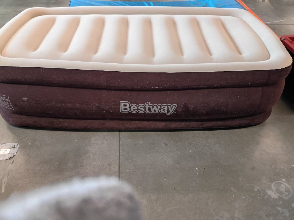 Air Mattress with pump