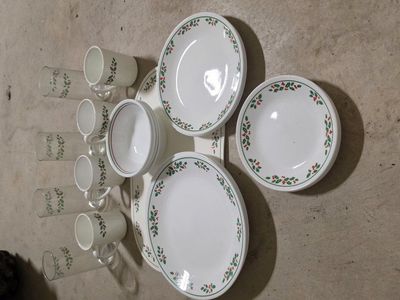 Corelle Winter Berries 28 piece dish set