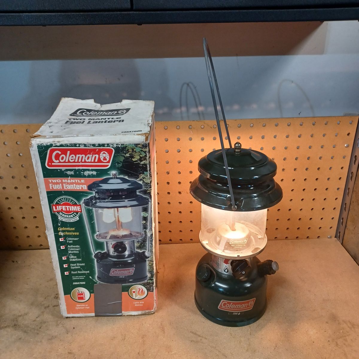 Working Coleman lantern