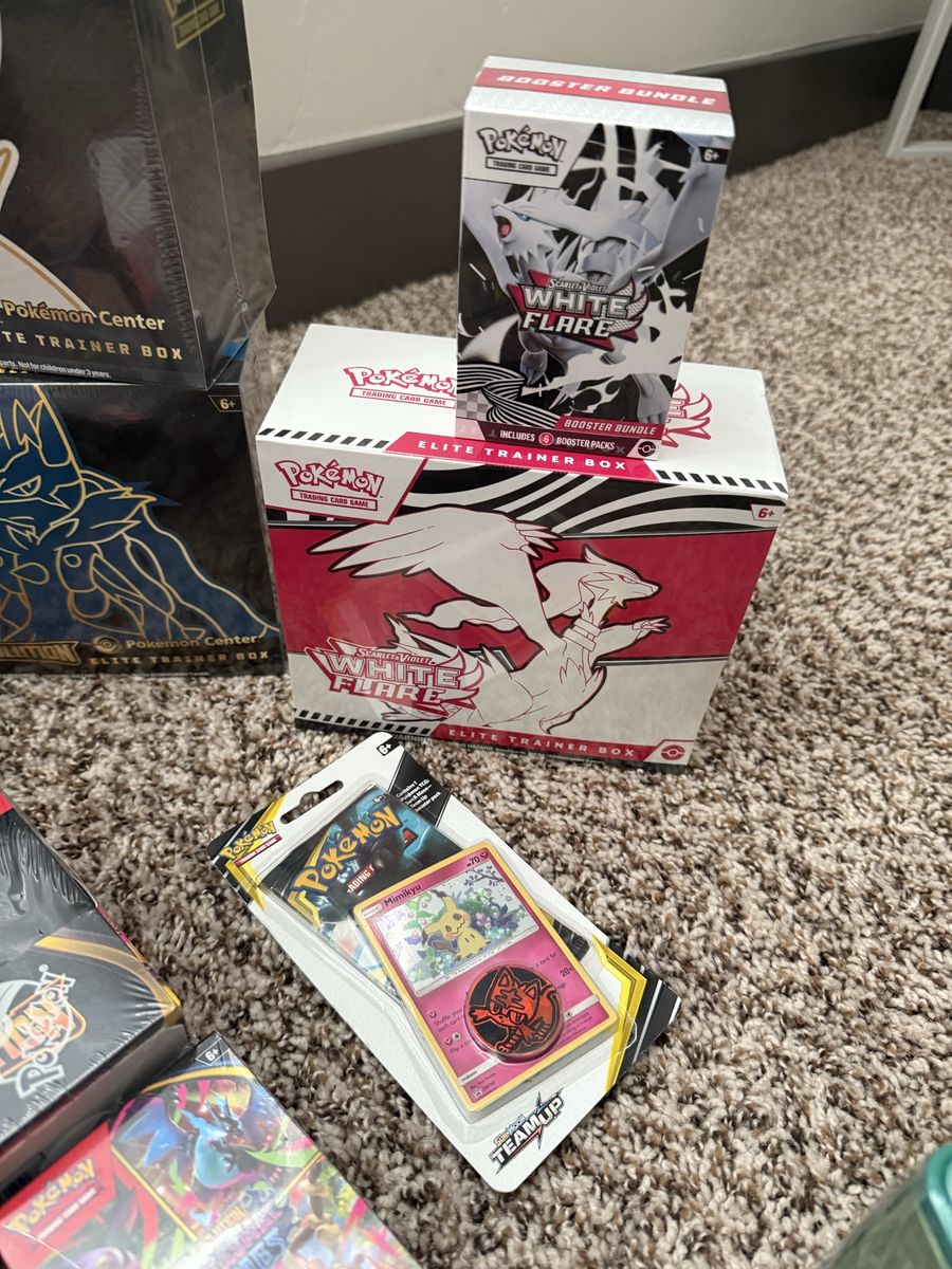 Team up mimikyu blister