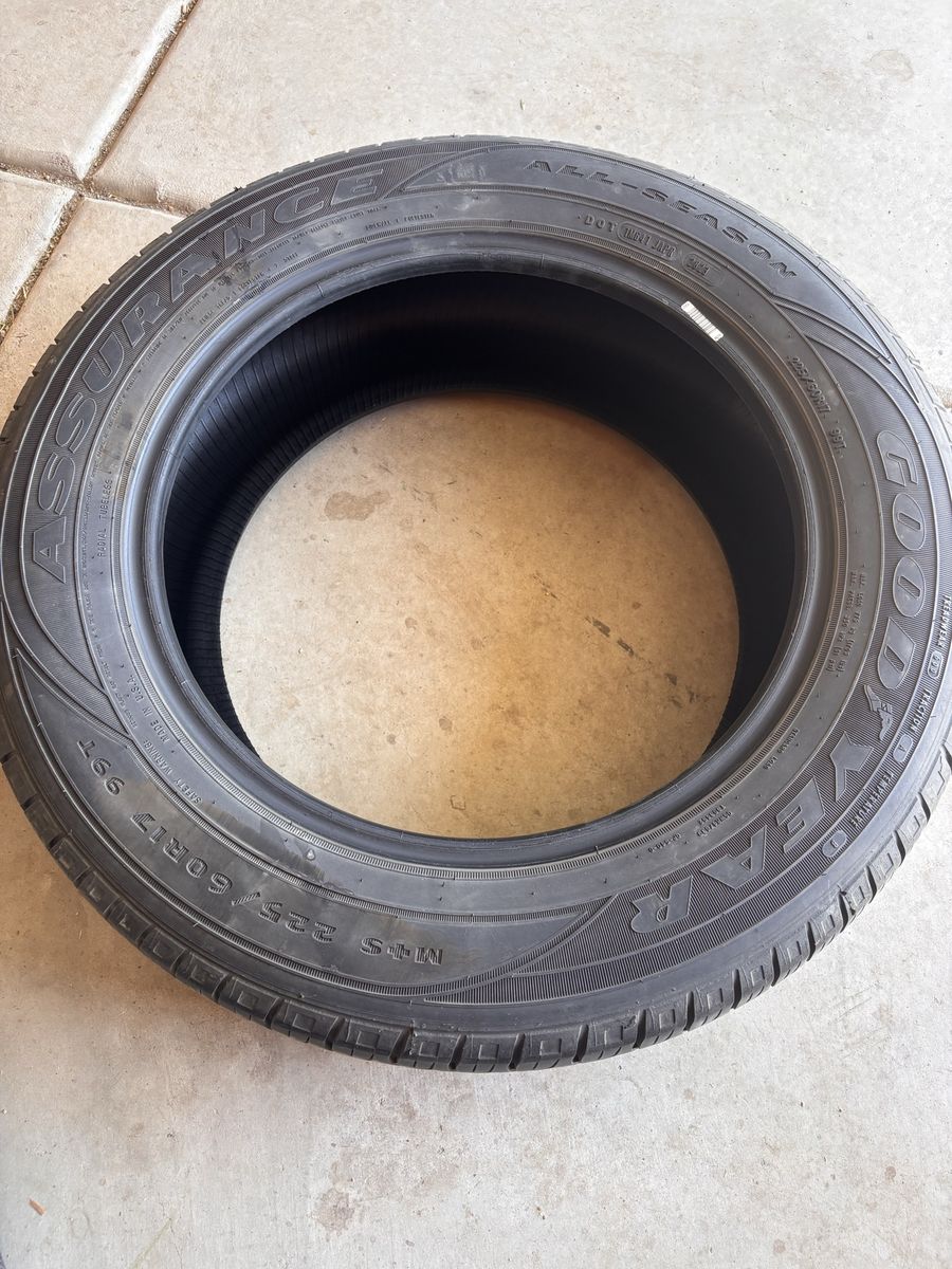 1 Goodyear Assurance All-Season Tire 225/60R17 99T M+S Tread