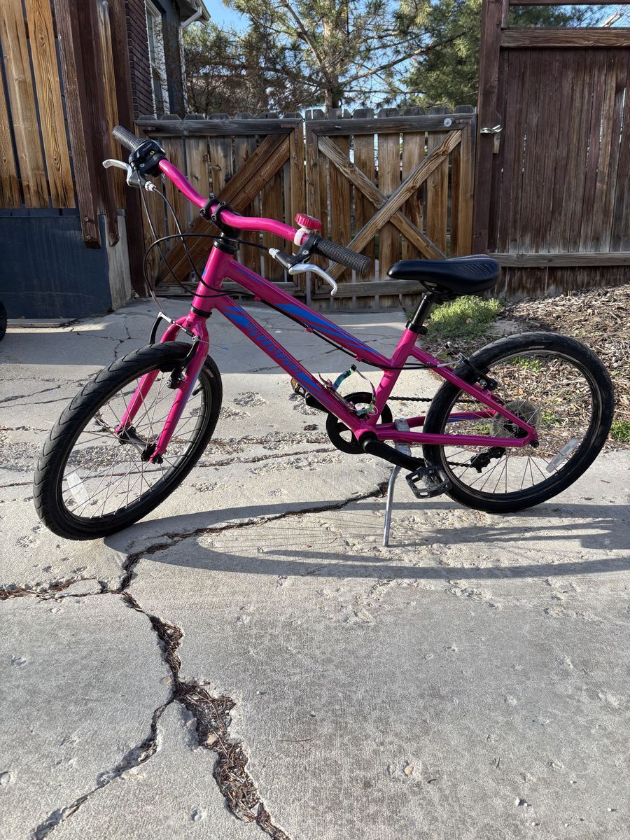 Specialized Hotrock 20” Kids Bike - 6 Speed Street Model
