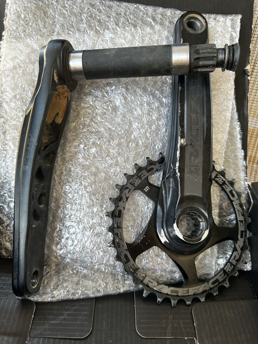 Race Face Aeffect Mountain Bike Crankset with 32T Chainring