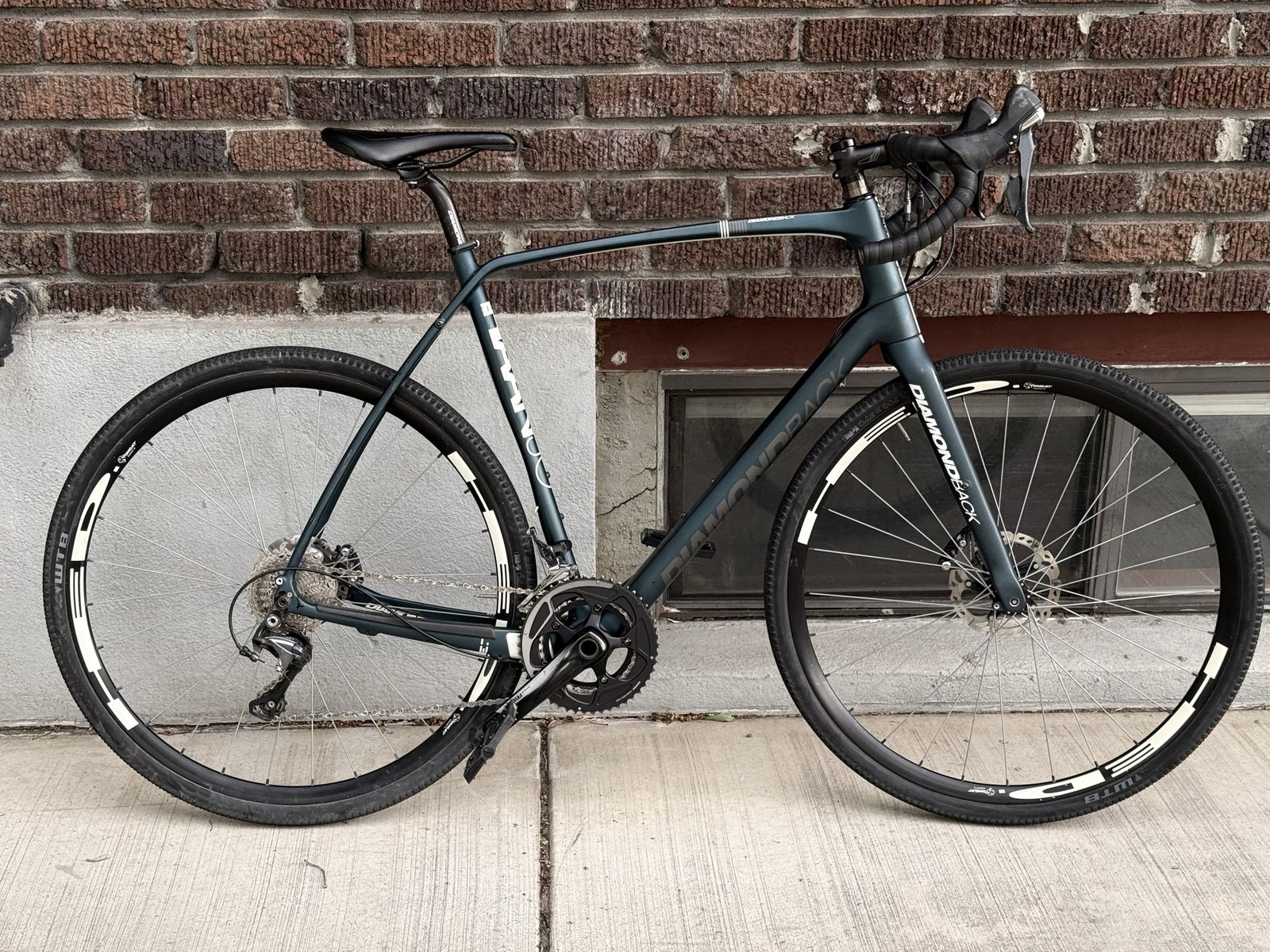 Diamondback Haanjo 2 Gravel Bike - Size Medium - Teal/Gray - Excellent Condition