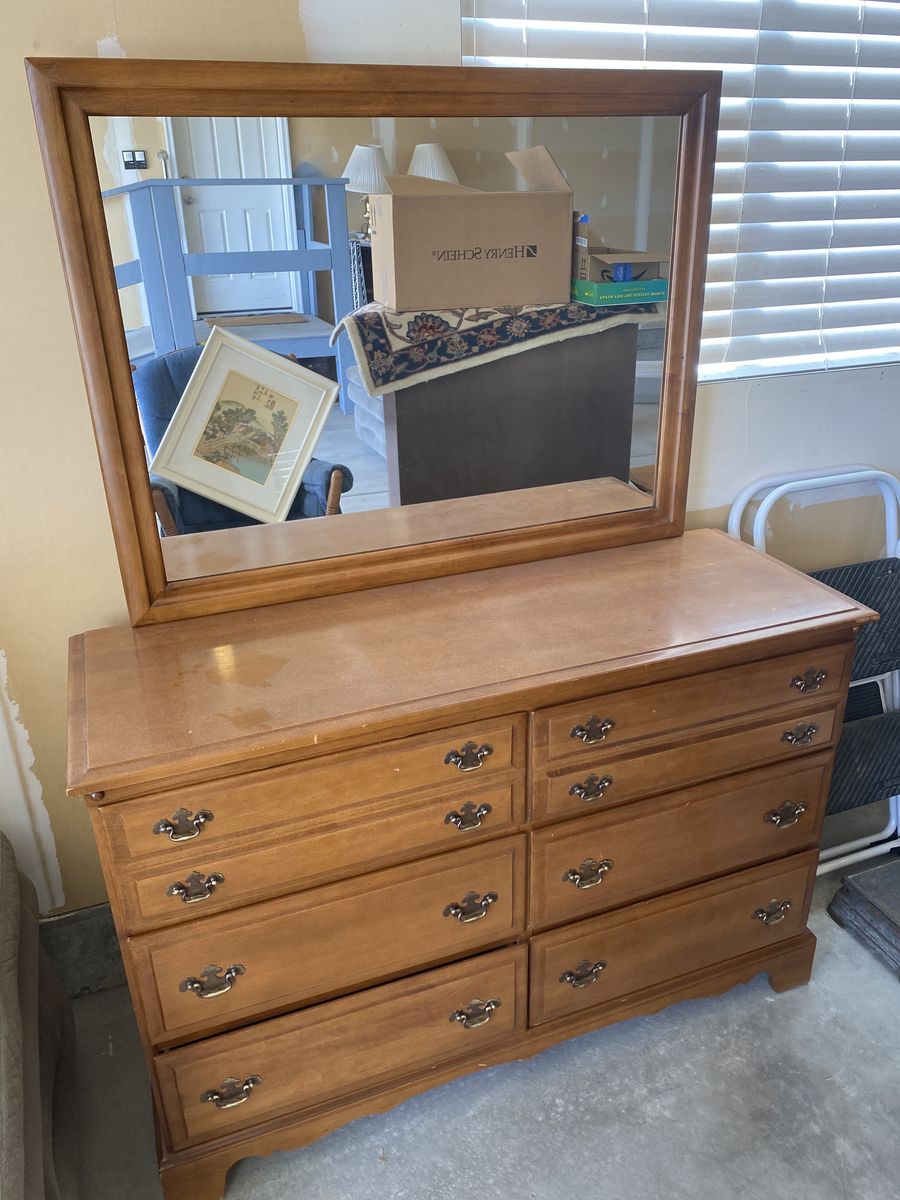 Dresser With Mirror