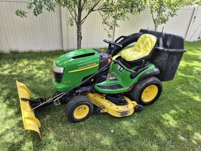 John Deere Riding Lawnmower