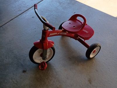 Radio Flyer Classic Red Tricycle