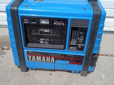 Yamaha EF1000 Generator