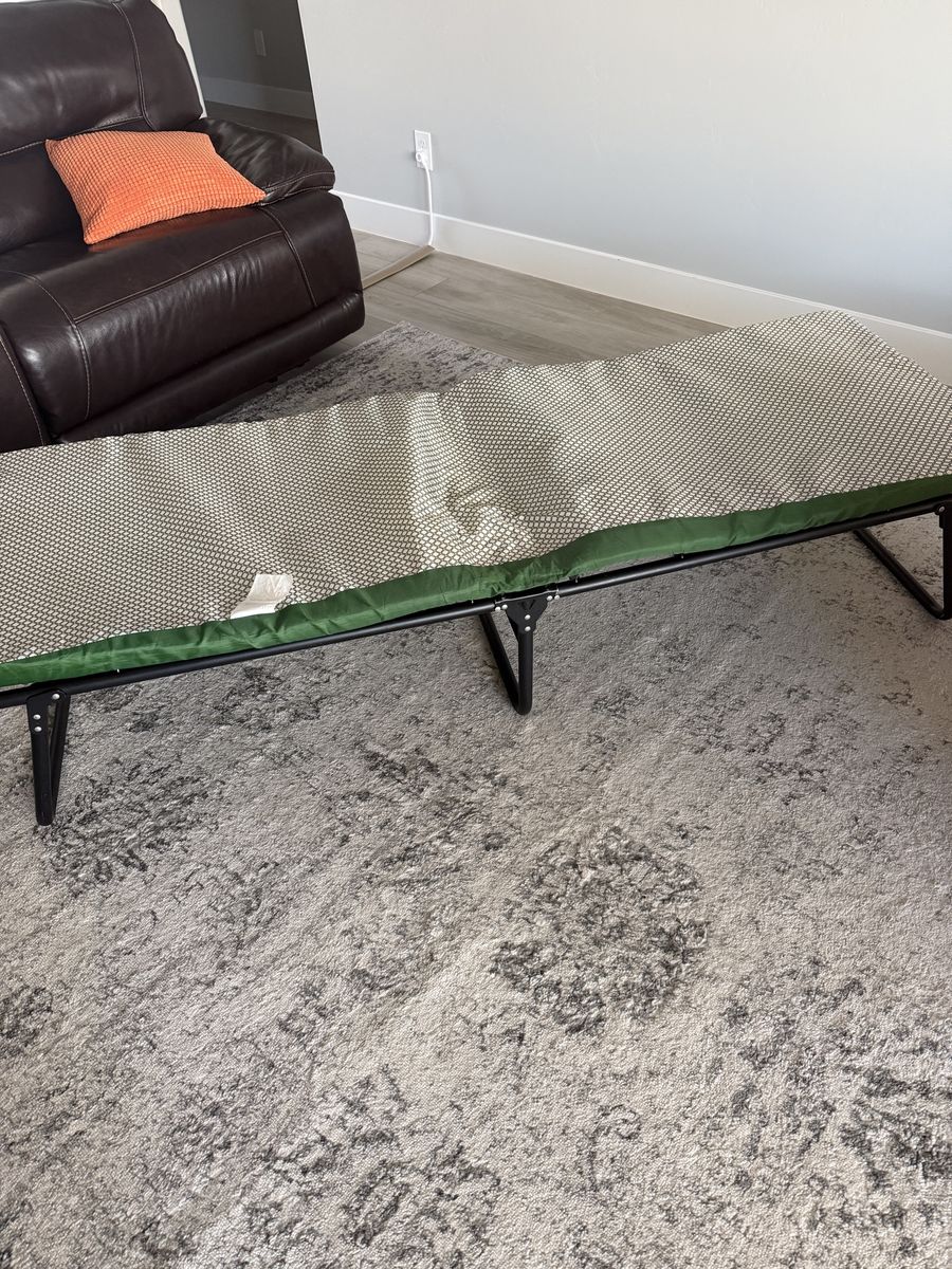 Coleman ComfortSmart Cot Camping Bed w/ Mattress Pad, Adult Size, Green/Black, Like New