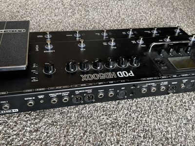 Line 6 POD HD500X Multi-Effects Guitar Processor Pedal + cables
