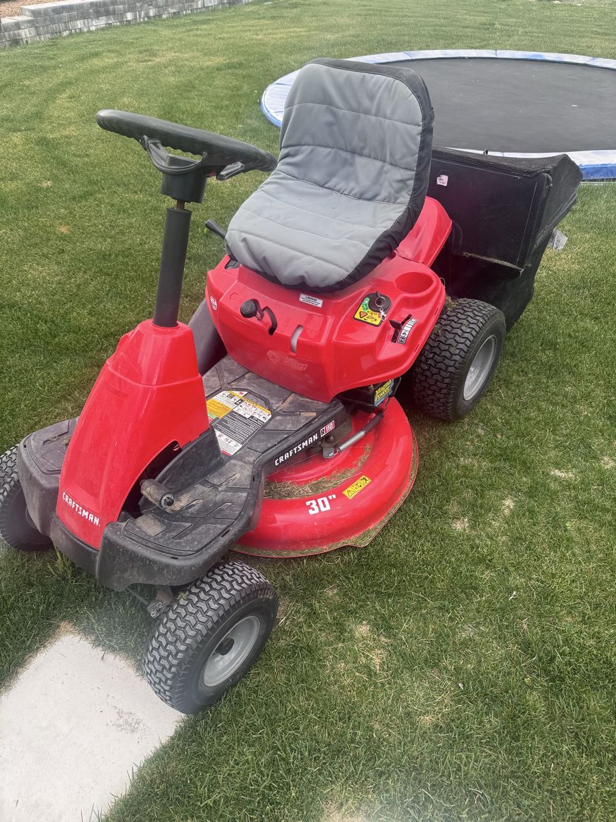 Riding mower Craftsman r110 30” trailer, bagger, mulcher
