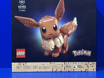 LEGO Pokémon Eevee Building Set 72151 - 587 Pcs for Ages 18+