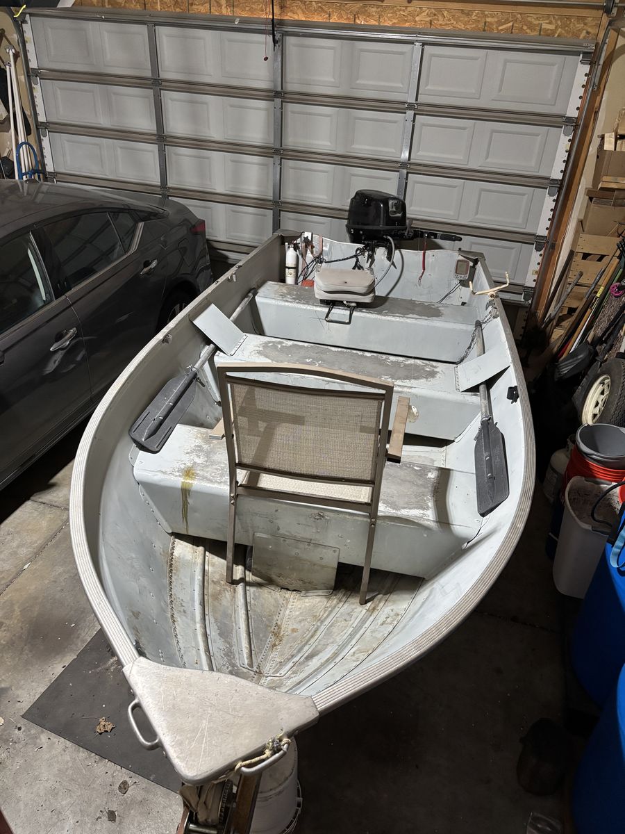 14ft LOwe Aluminum Fishing Boat
