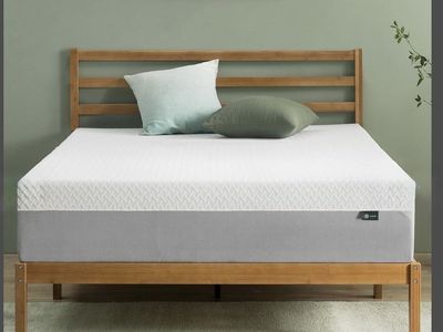 QUEEN Zinus 12” Green Tea Memory Foam Mattress